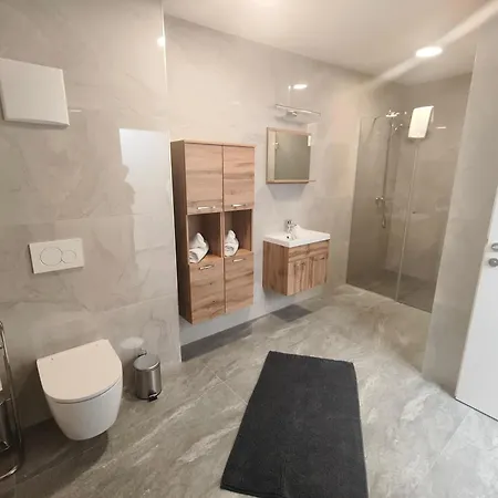 Triplex דירה קלוסטרניובורג